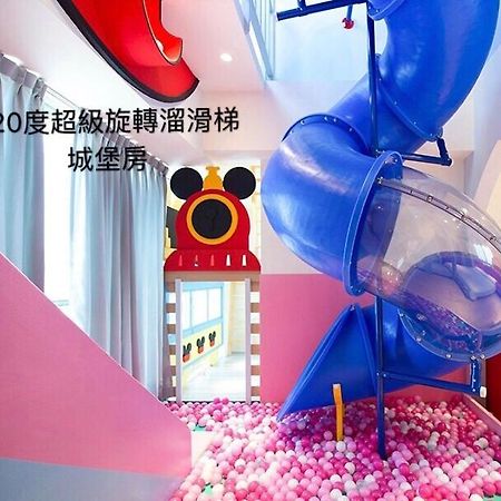 Fun Holiday Family Hostel 台南 エクステリア 写真
