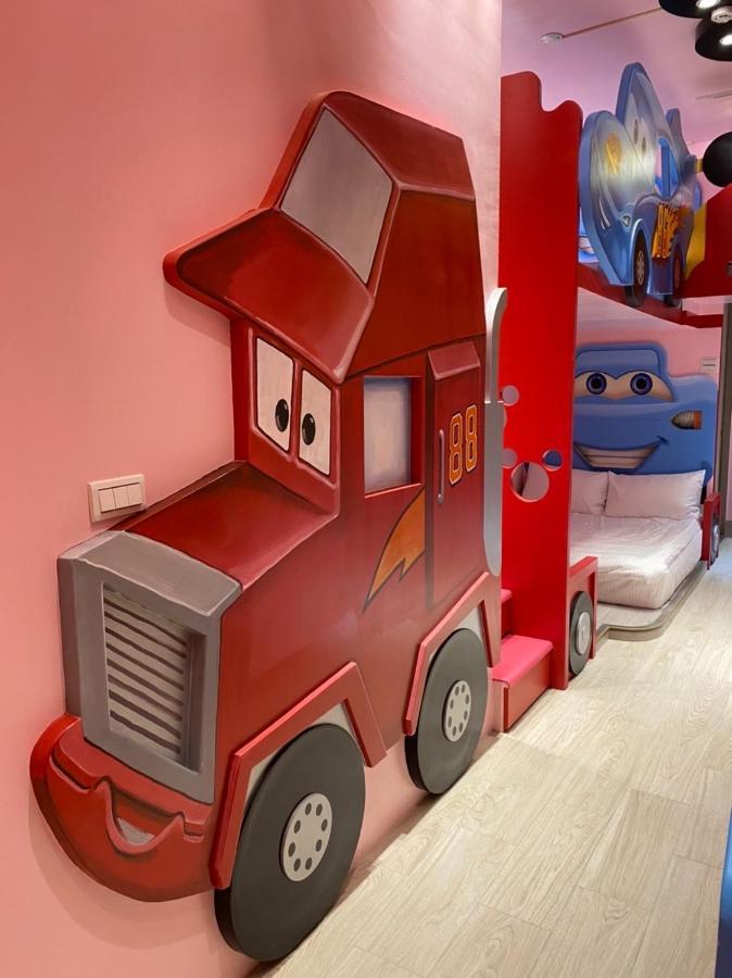 Fun Holiday Family Hostel 台南 エクステリア 写真