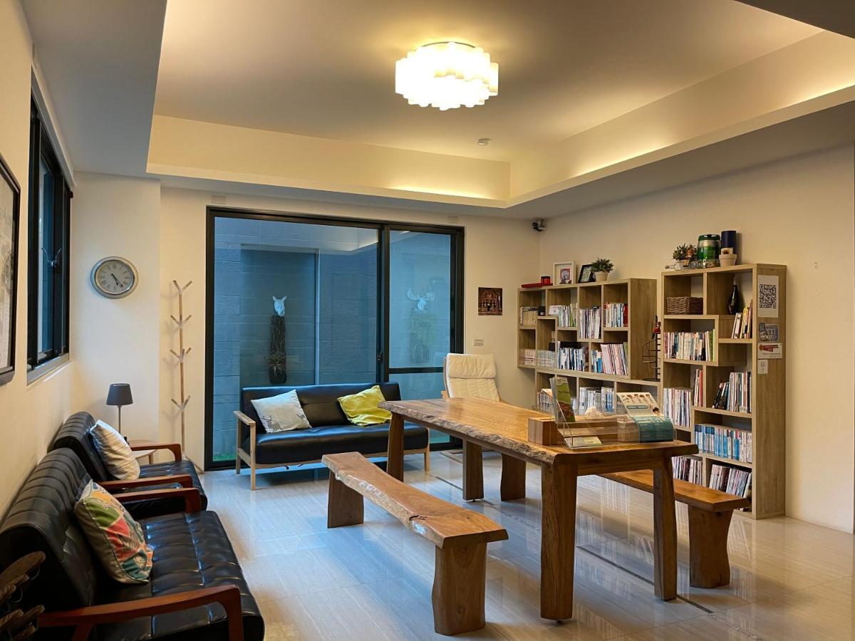 Fun Holiday Family Hostel 台南 エクステリア 写真
