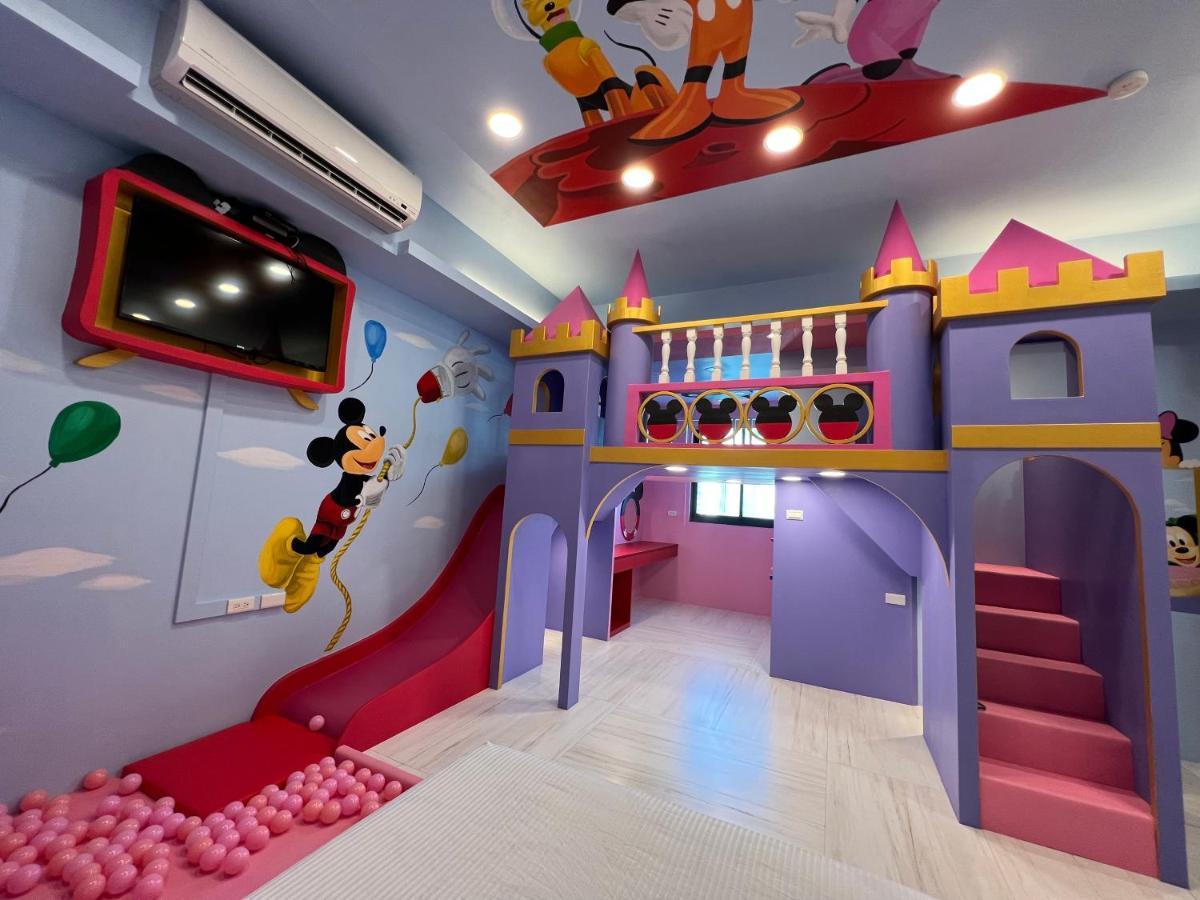 Fun Holiday Family Hostel 台南 エクステリア 写真
