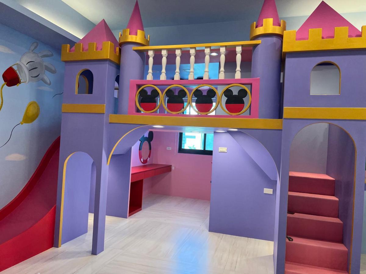 Fun Holiday Family Hostel 台南 エクステリア 写真