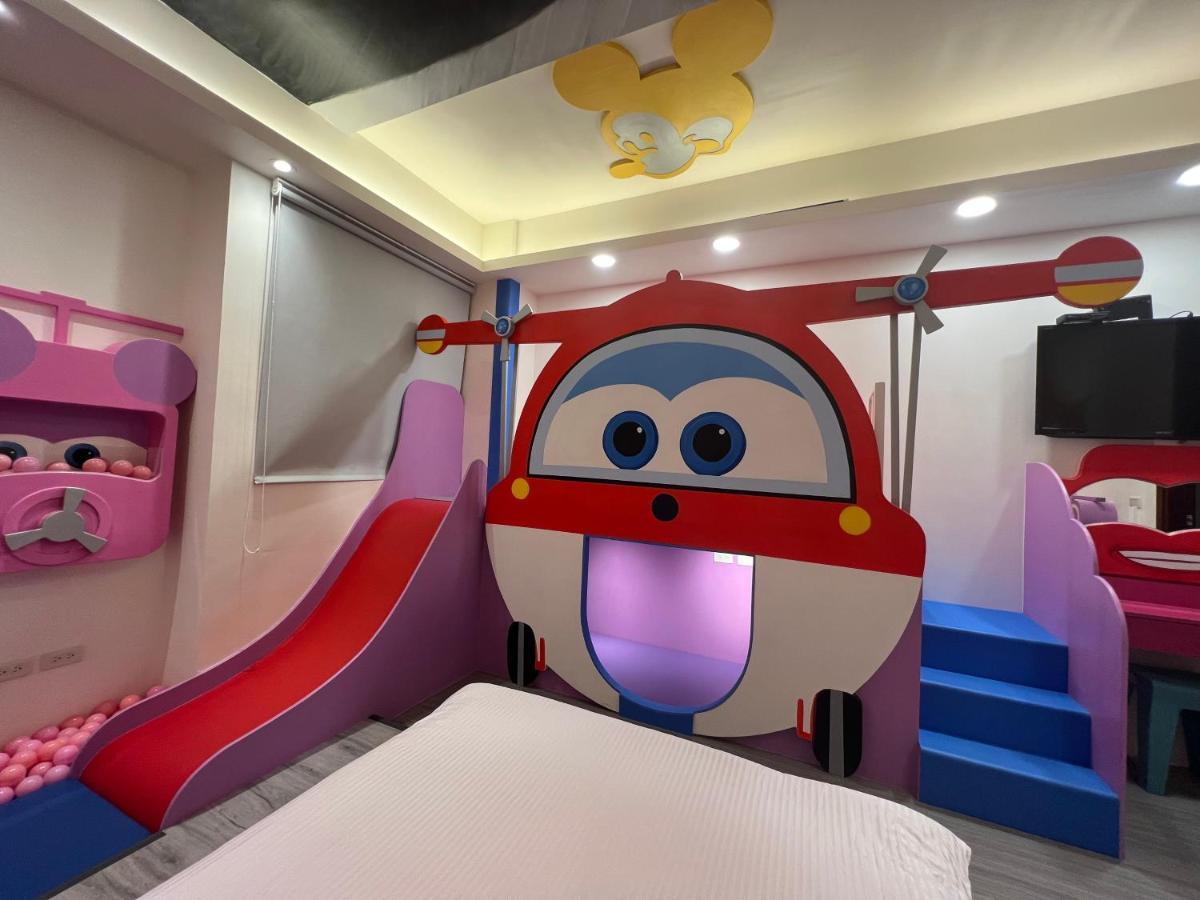 Fun Holiday Family Hostel 台南 エクステリア 写真