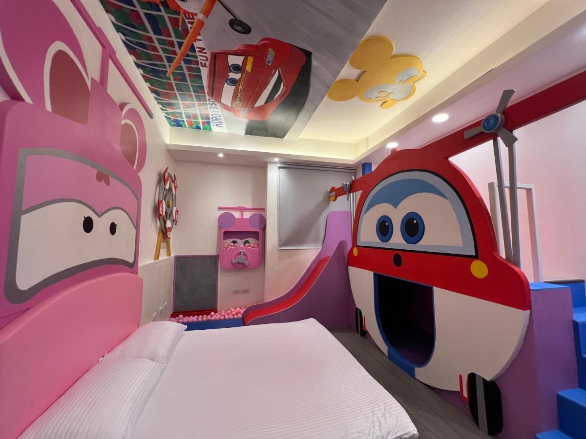Fun Holiday Family Hostel 台南 エクステリア 写真