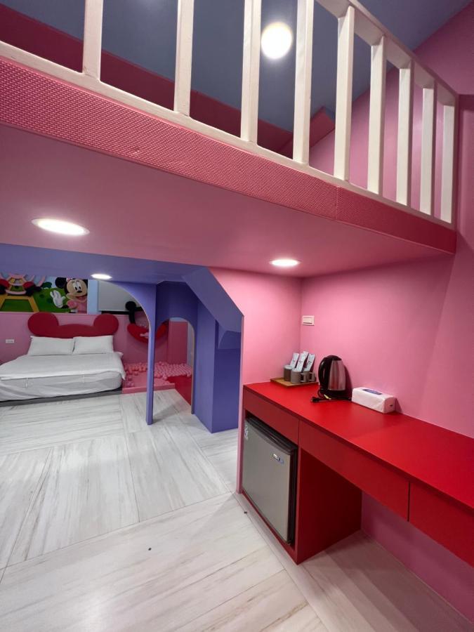 Fun Holiday Family Hostel 台南 エクステリア 写真