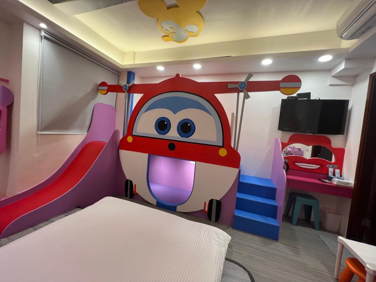 Fun Holiday Family Hostel 台南 エクステリア 写真