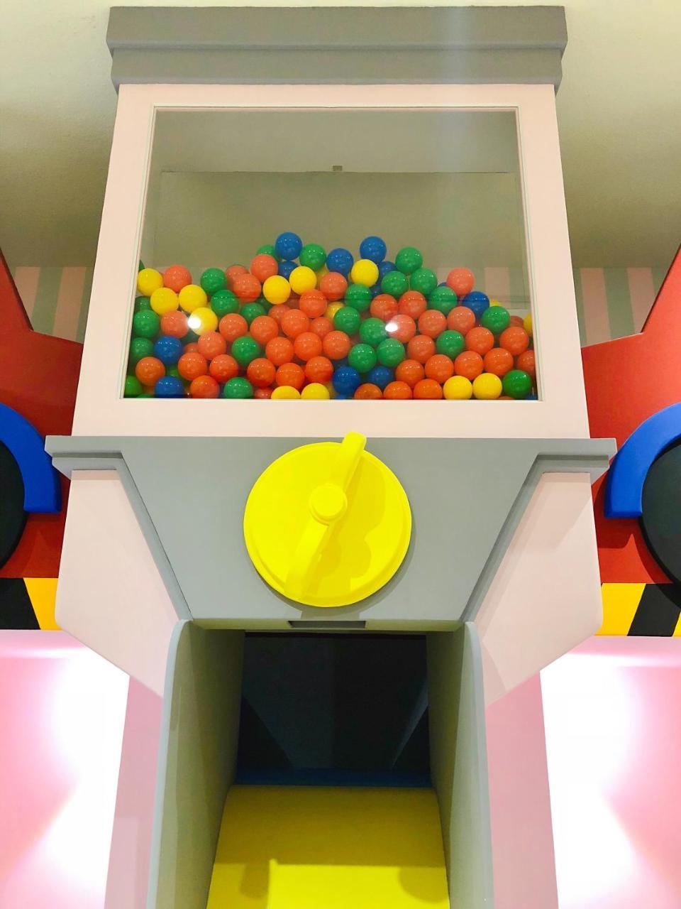 Fun Holiday Family Hostel 台南 エクステリア 写真