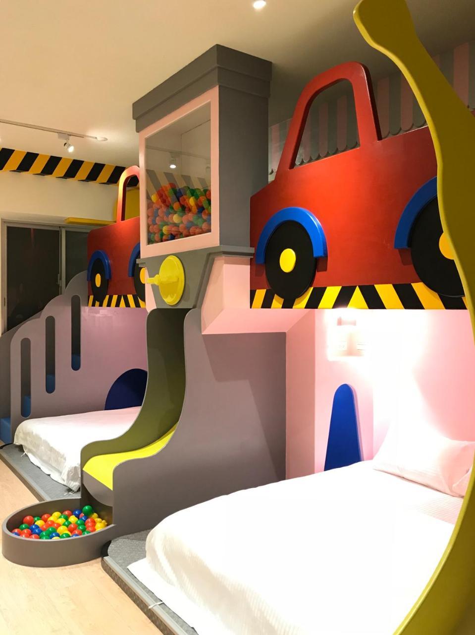 Fun Holiday Family Hostel 台南 エクステリア 写真