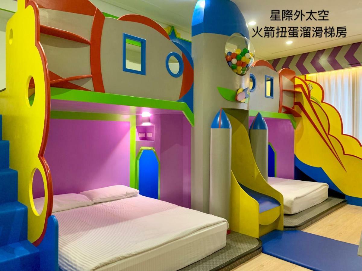 Fun Holiday Family Hostel 台南 エクステリア 写真