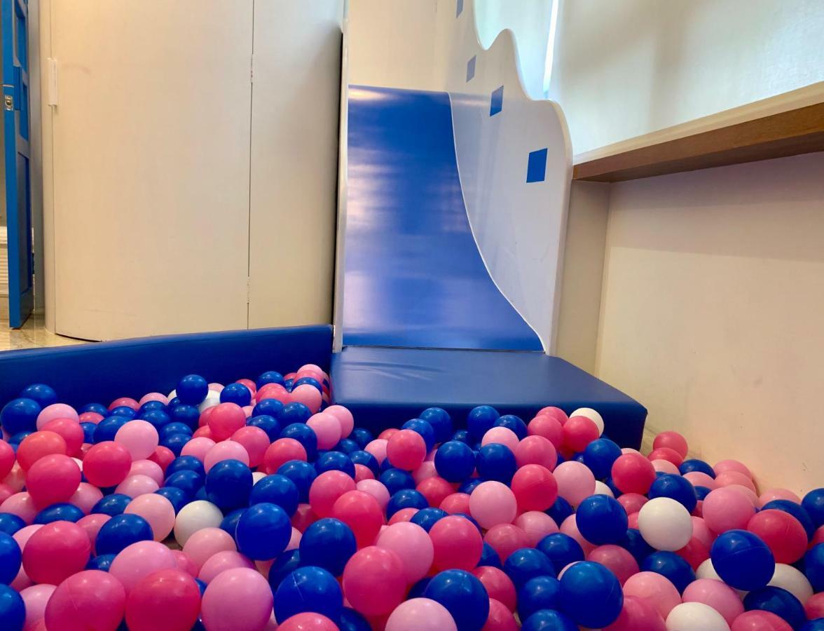 Fun Holiday Family Hostel 台南 エクステリア 写真